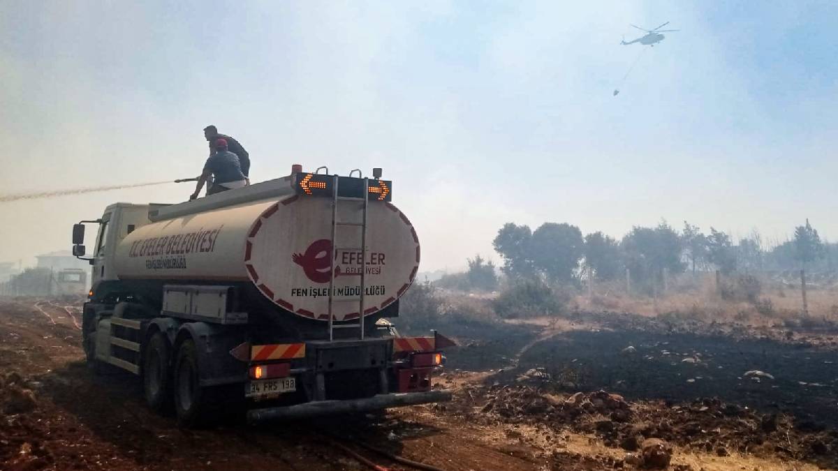 Efeler’in ekipleri yangınları söndürmek için var gücüyle çalışıyor