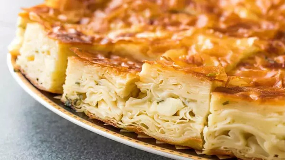 Bir dilimi 100 liraya satılan börek tarifi: Yiyenler bana da öğret diye peşinizden koşacak!