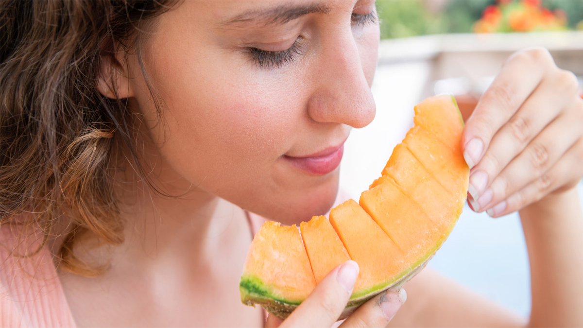 Aç karnına kavun yiyen o dertlerden kurtuluyor! Bir diliminde bin fayda: Yemekten sonra değil açken tüketin