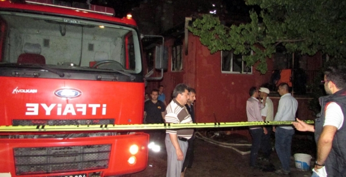Sandıklı’da anne- kız ev yangınında öldü