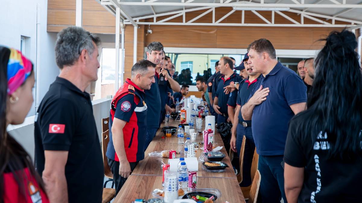 Büyükşehir’in Sosyal Tesisleri yangın mağdurları ile şehir dışından gelen itfaiyecileri ağırlıyor
