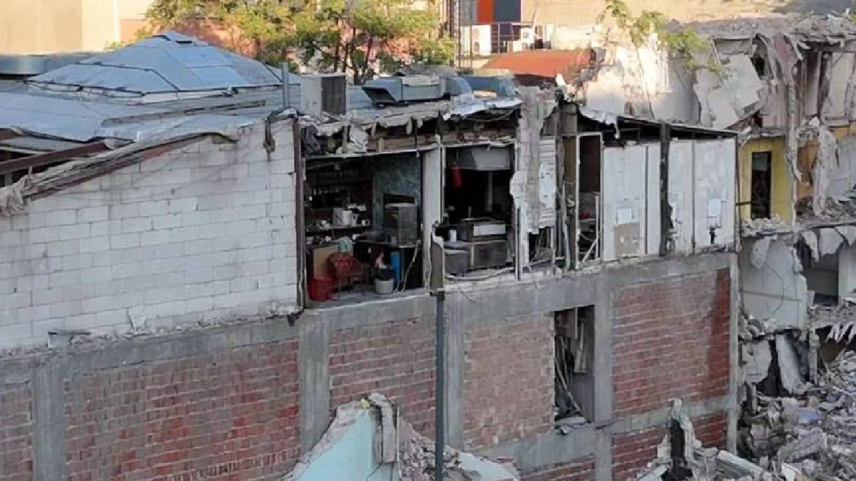 İstanbul'da yıkım sırasında bitişikteki binanın duvarının olmadığı ortaya çıktı