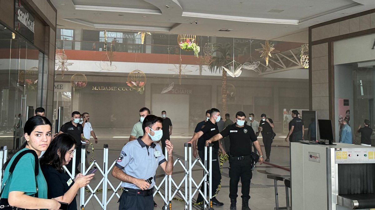 AVM'de yangın paniği!