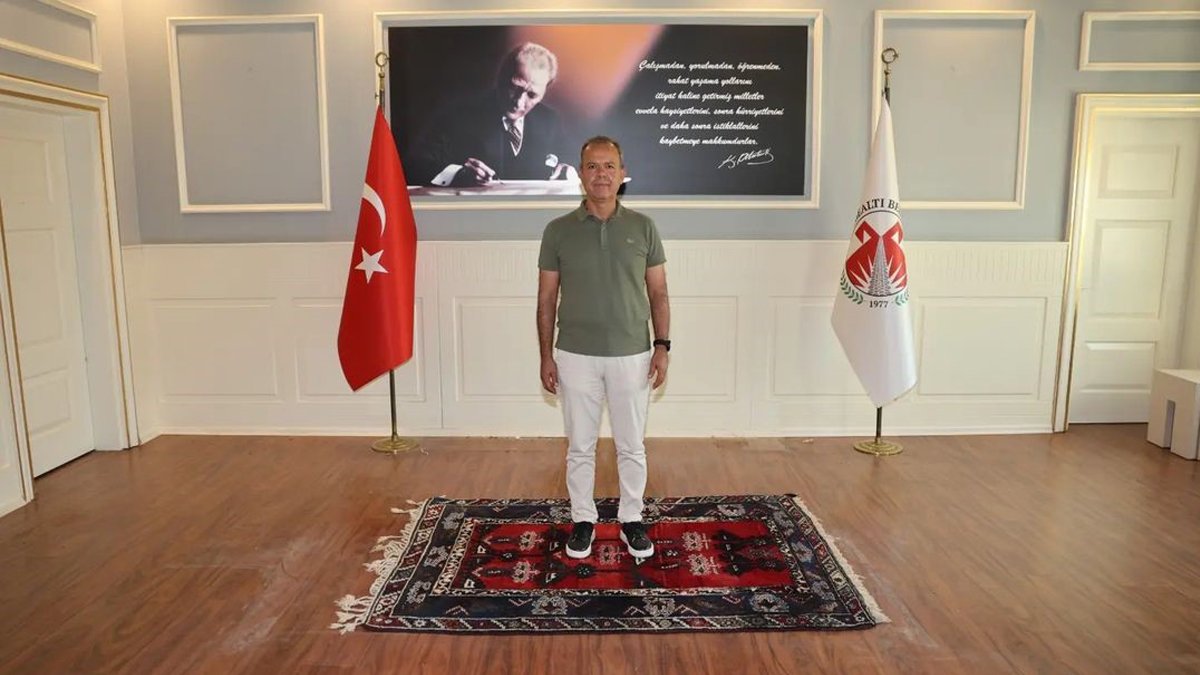 Döşemealtı Belediye Başkanının makam odasına haciz