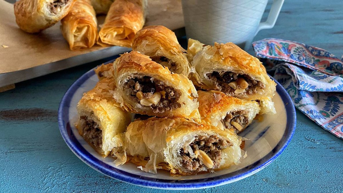 Evde 100 gr kıymanız varsa hemen deneyin! Dışarıda bir porsiyonu 200 liraya satılan Sarıyer böreği tarifi!