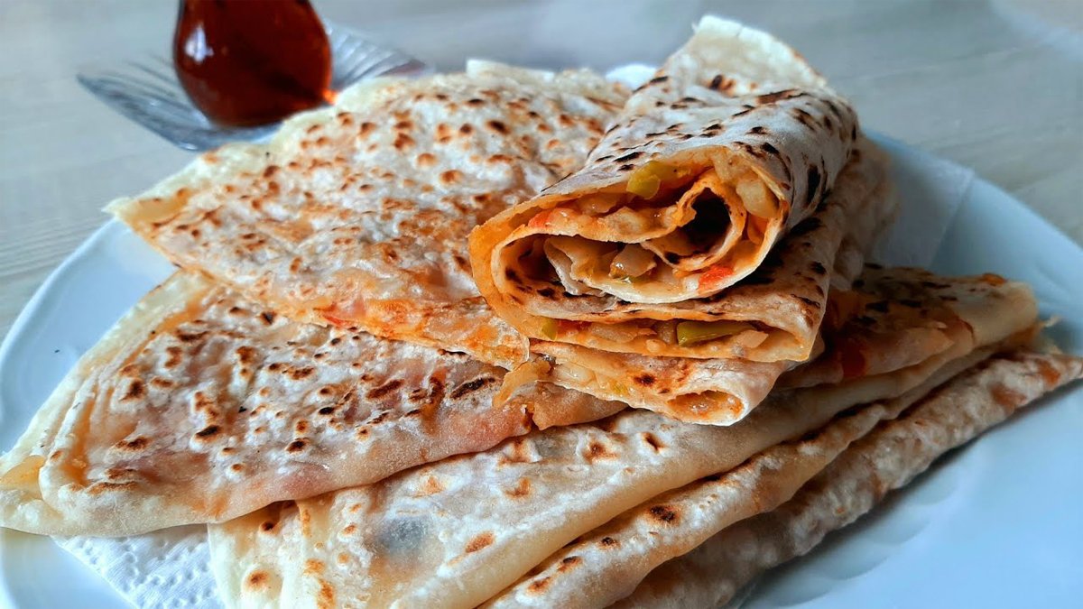 Gözlemecilerin lezzetinde: Evde kolay patlıcanlı gözleme tarifi, hamur açmayı bilmeyen bile döktürüyor