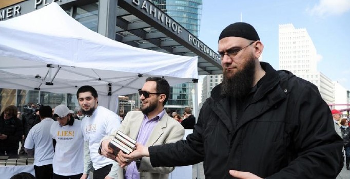 Almanya İstihbarat Başkanı: Radikalleşme Arap camilerinde başlıyor