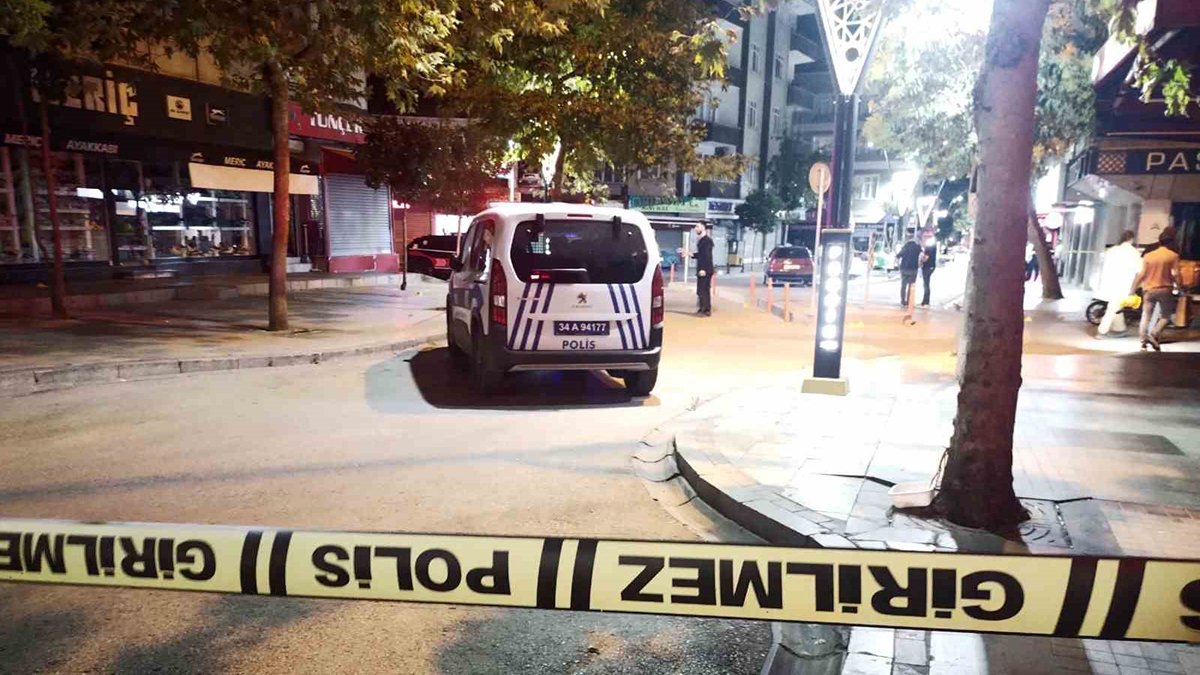 Pendik'te korku dolu anlar! İki grup arasında silahlı çatışma: 1 ölü, 4 yaralı