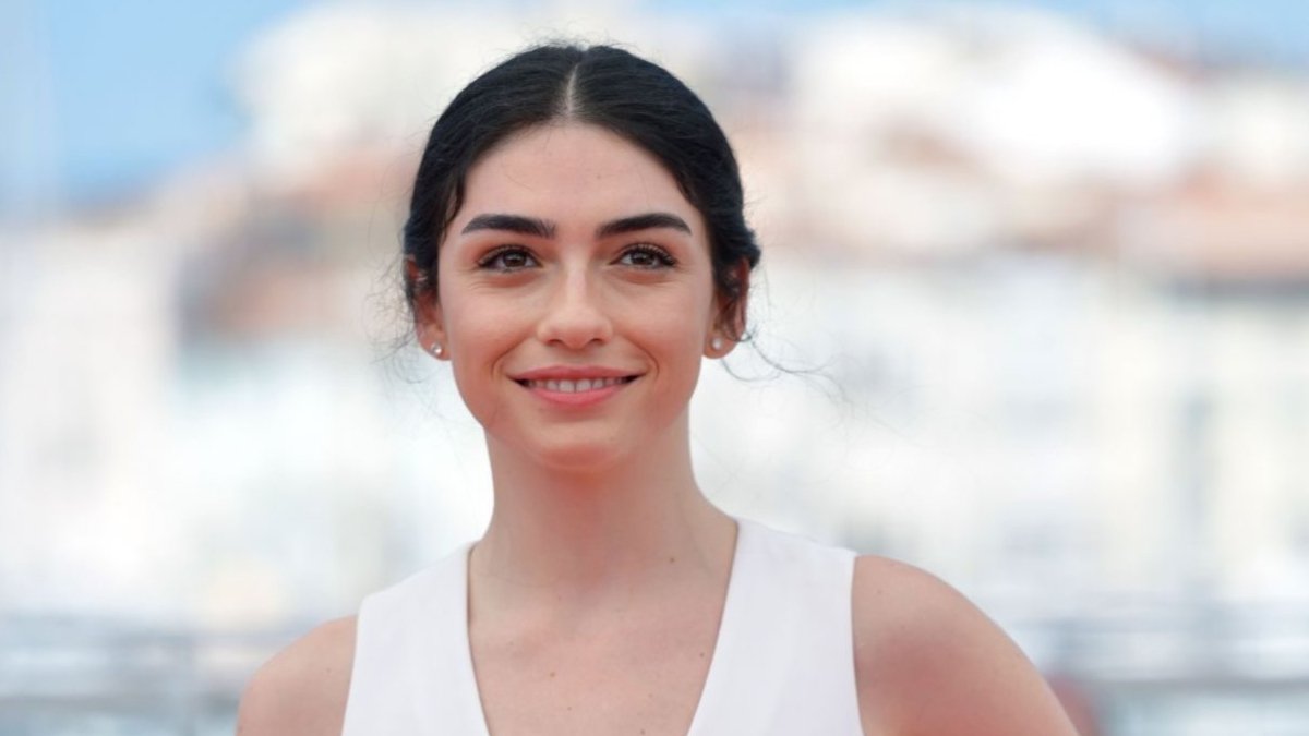 Kıbrıs şivesiyle konuşan Hazar Ergüçlü sosyal medyada gündem oldu