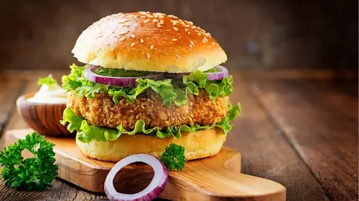Evde çıtır çıtır tavuk burger tarifi! Deneyen Burger King'in yolunu unutuyor: Evdekiler her gün isteyecek