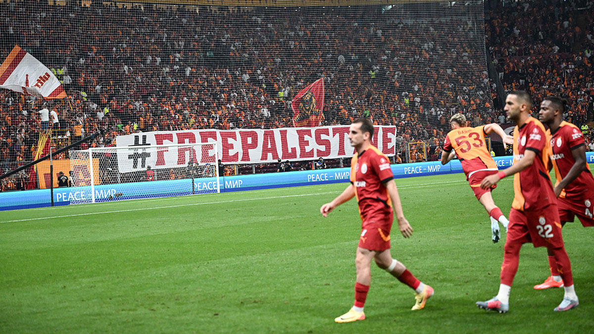 Galatasaray taraftarından Filistin'e destek pankartı
