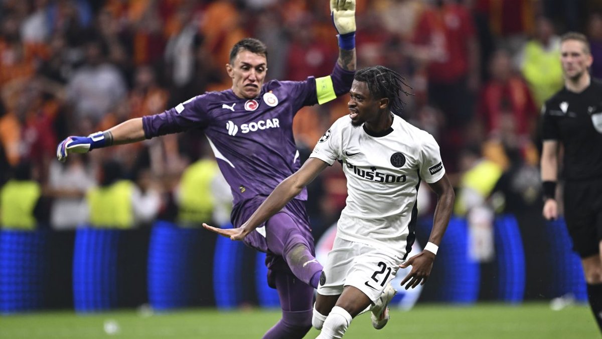 Muslera'dan skandal hareket! Golden sonra rakibini tekmeledi kırmızı kart gördü...