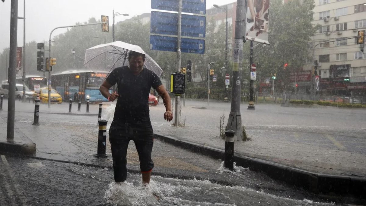 Meteoroloji'den şiddetli yağış alarmı: Sağanak, sel, rüzgar...