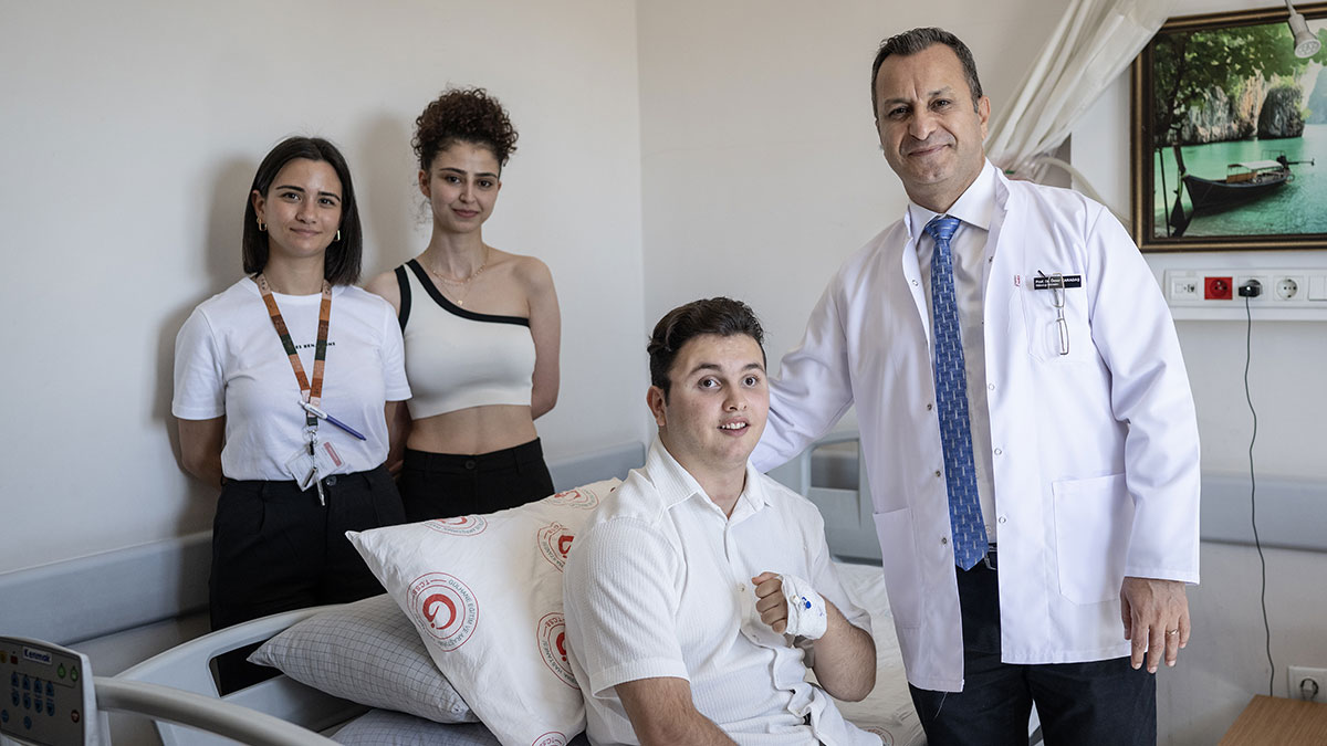 'Bitkisel hayatta yaşayacak' denilen adam iki yıl sonra uyandı: Taş gibiyim! Yenilikçi ilaçlar, beyin hücrelerini aktivite etti