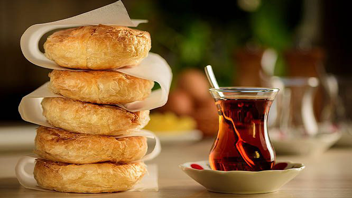 İzmir'in meşhur boyozu evinize geldi! Boyoz yemek için İzmir'e gitmeye gerek yok: İşte tel tel ayrılan boyoz tarifi