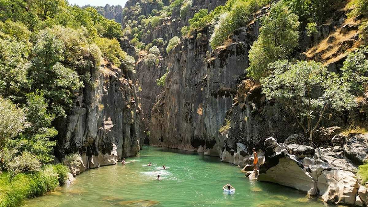 Herkes Muğla, Antalya zannediyor ama burası Van! Kimse keşfetmeden ilk keşfeden siz olun! Doğu’nun saklı kalmış cenneti
