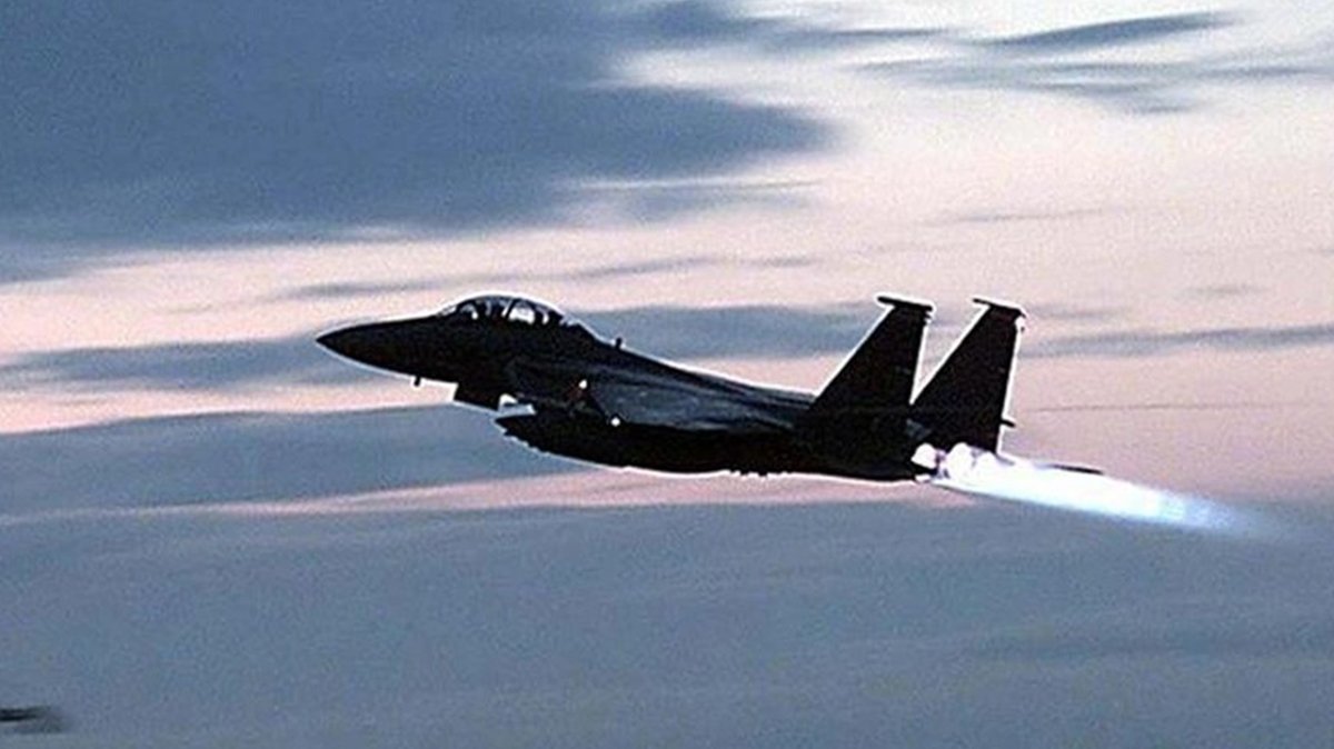 Suriye'ye savaş uçağı düştü