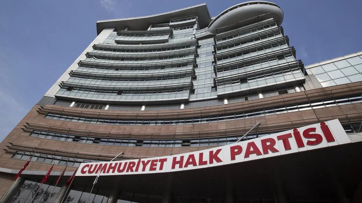 CHP'nin tüzük taslağında yeni düzenleme: Genel başkanlar aday gösterilemeyecek, kendi adaylıklarını ilan edebilecekler