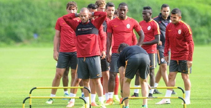 Galatasaray'ın yeni transferi Emrah Başsan, Çaykur Rizespor'a kiralandı