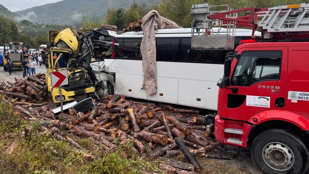 Zonguldak'ta feci kaza: 2 ölü 23 yaralı