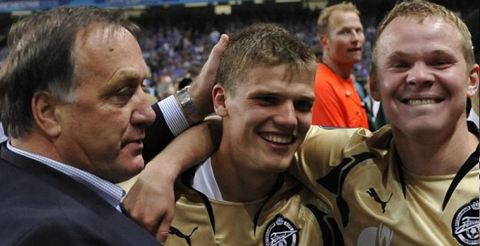 Fenerbahçe'nin yeni hocası Advocaat kural ihlali yapmış!