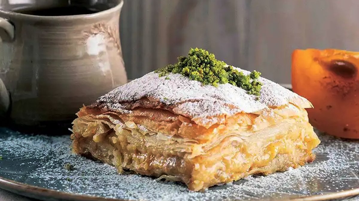 Markete koşturan tarif! Baklavalık yufkayla yapılıyor, çıtır çıtır dağılıyor... Trabzon'un meşhur laz böreği tarifi