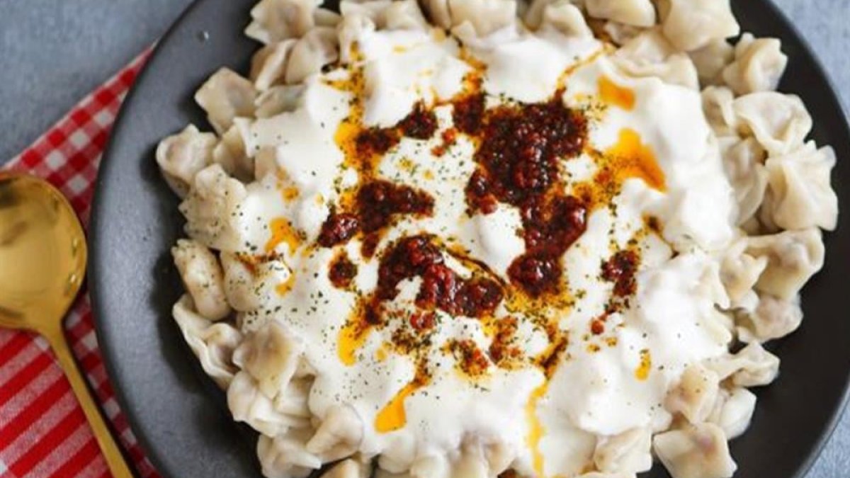 Hamur açmadan evde mantı yapmak çok kolay! Eliniz hamura değmeyecek bile: Ev yapımı mantı tarifi