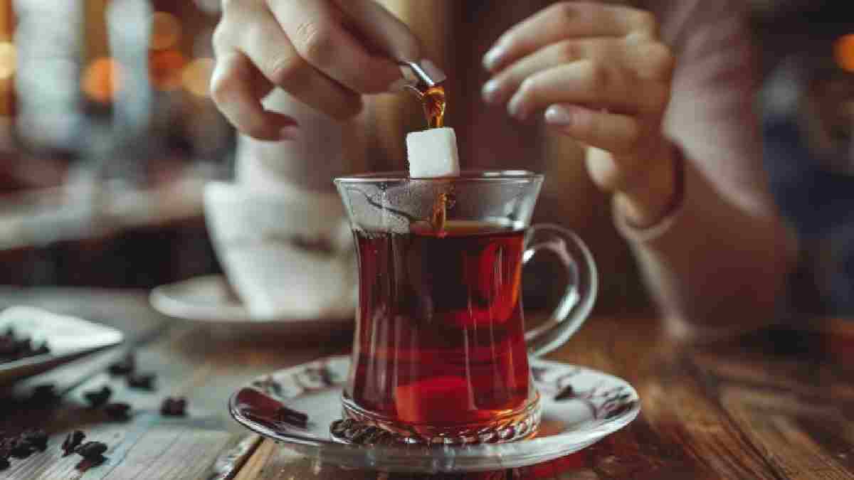 Yıllarca sağlıklı diye yanılmışız! Şekersiz çay içenler dikkat: Meğer şekerli çaydan çok daha fazla zararı varmış