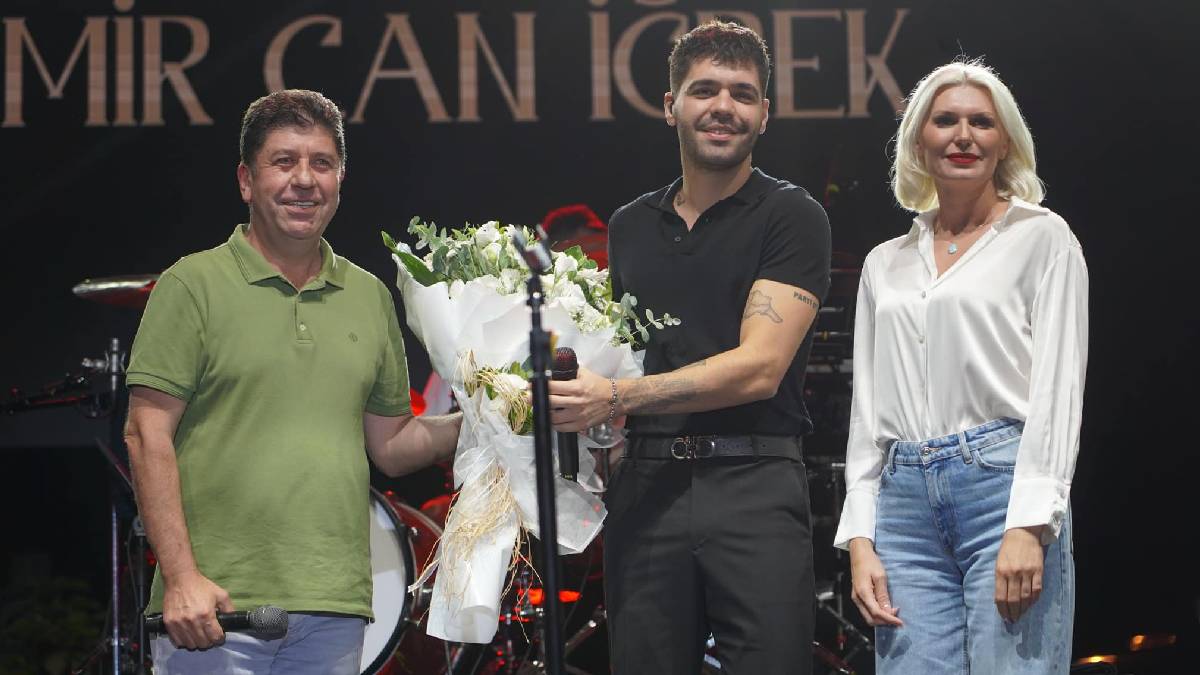Emir Can İğrek’ten Bilecik’te muhteşem konser