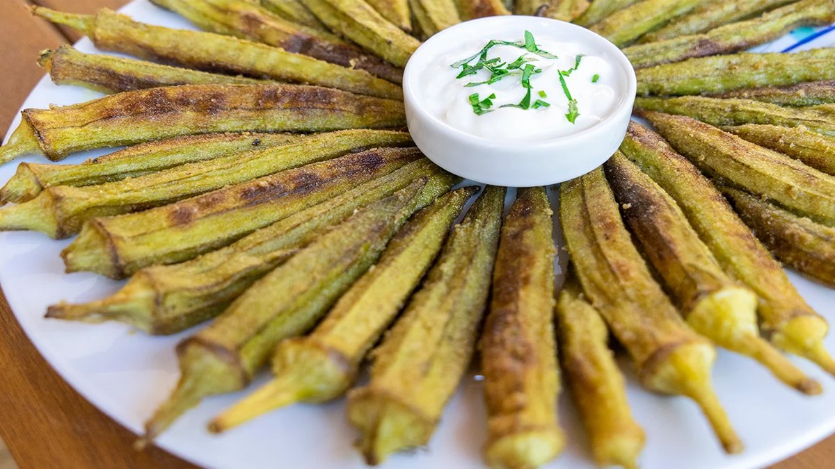 Pazardaki en ucuz bamyayı alın, bu tarifle milyonluk lezzete dönüşüyor! İşte çıtır çıtır fırında bamya kızartması tarifi