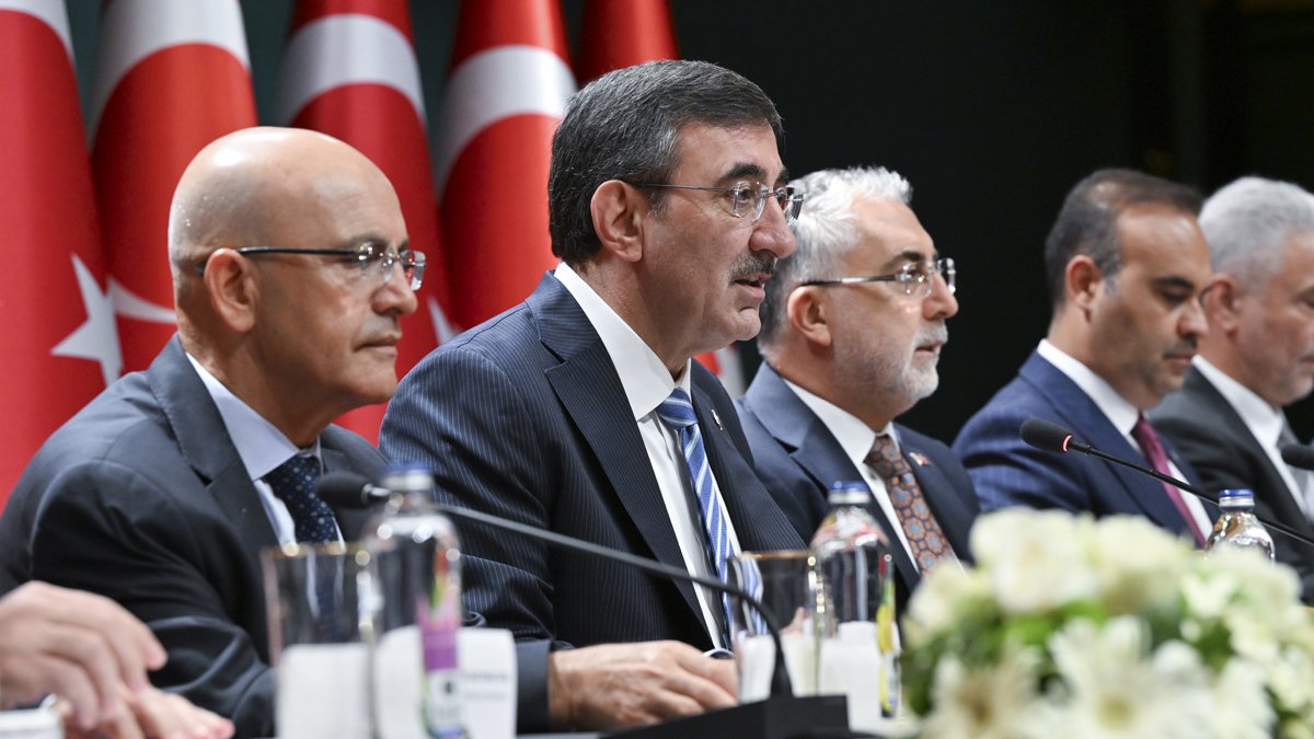 Hedefler tutmadı: OVP'deki enflasyon tahmini 41,5'e çıkarıldı, büyüme düştü