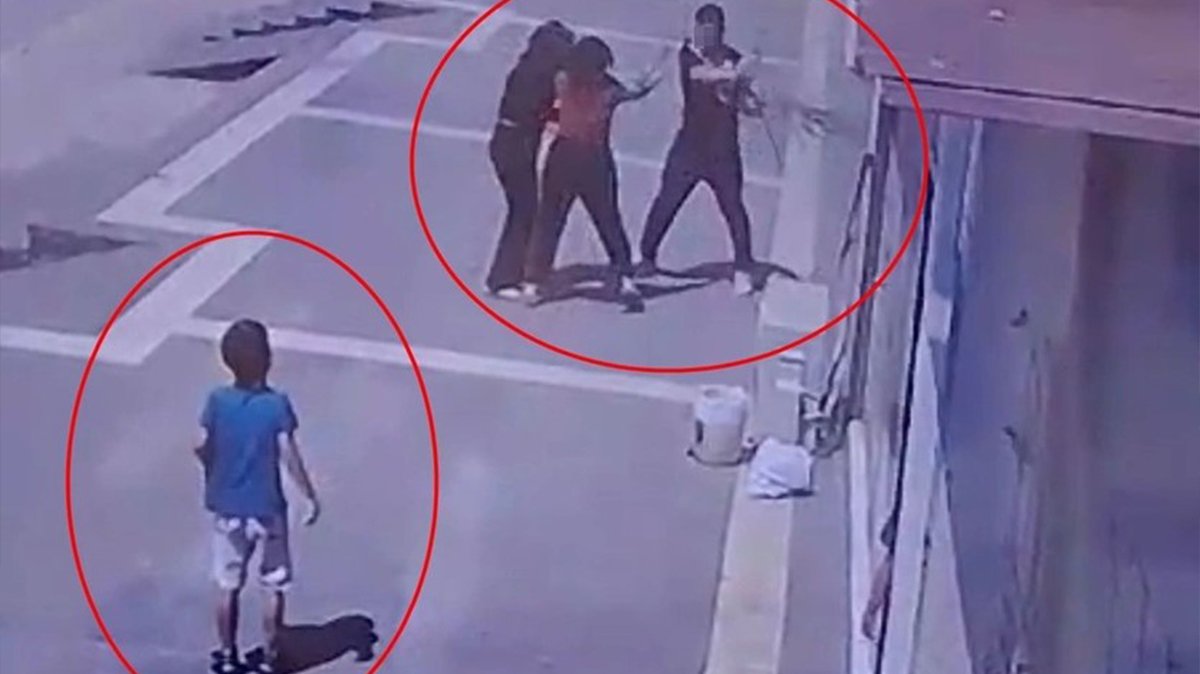 Kadına şiddet son bulmuyor! Anne ve kızını küçük çocuğun önünde darbetti!