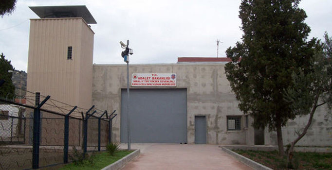 FETÖ soruşturması kapsamında İmralı'da görevli 1 yüzbaşı ve 1 astsubay tutuklandı - Son dakika