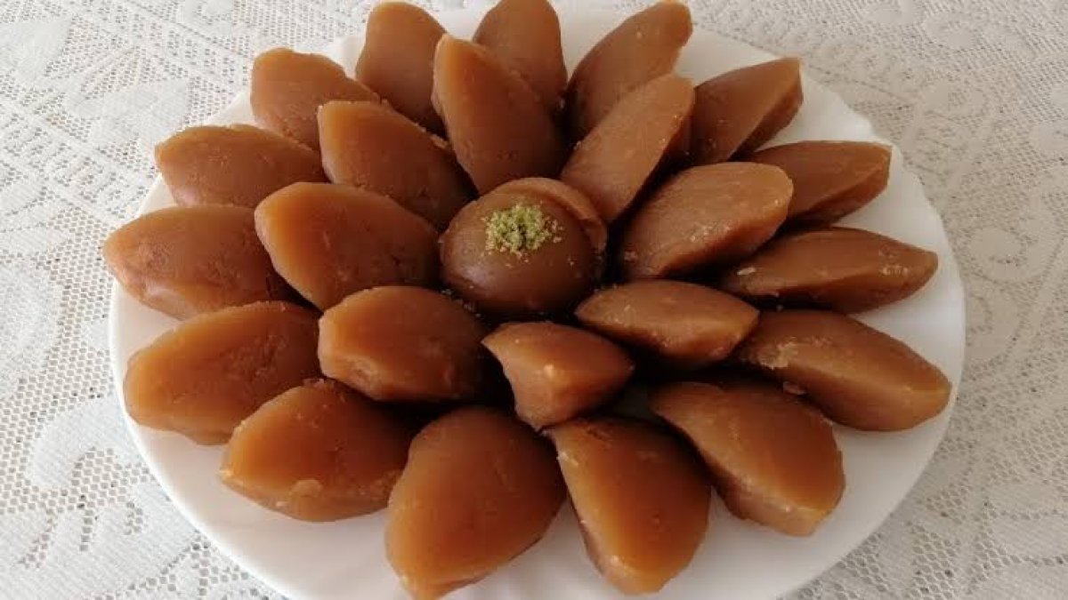 Un helvasına süt yerine bunu ekleyin: Tadına bakan sütlü sanıyor, çok lezzetli