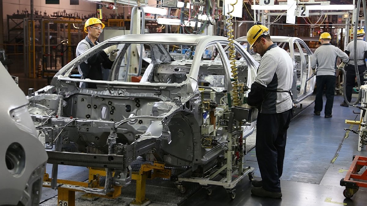 Audi fabrikası işçileri, üretimi biten arabaların anahtarlarına el koydu