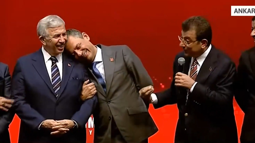 Mansur Yavaş sitem etti Ekrem İmamoğlu gönlünü aldı: Ben size hem başkanım hem de abi derim