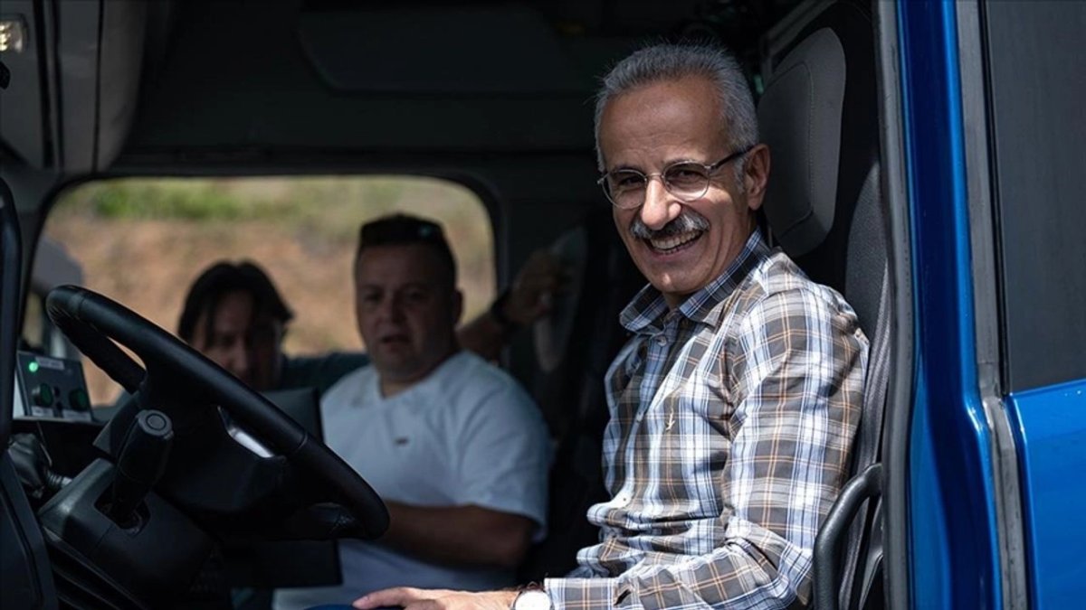 Türkiye'de bir ilk! Bu kamyon yolda kendi kendine gidiyor: Kamyoncu olmak artık çok kolay