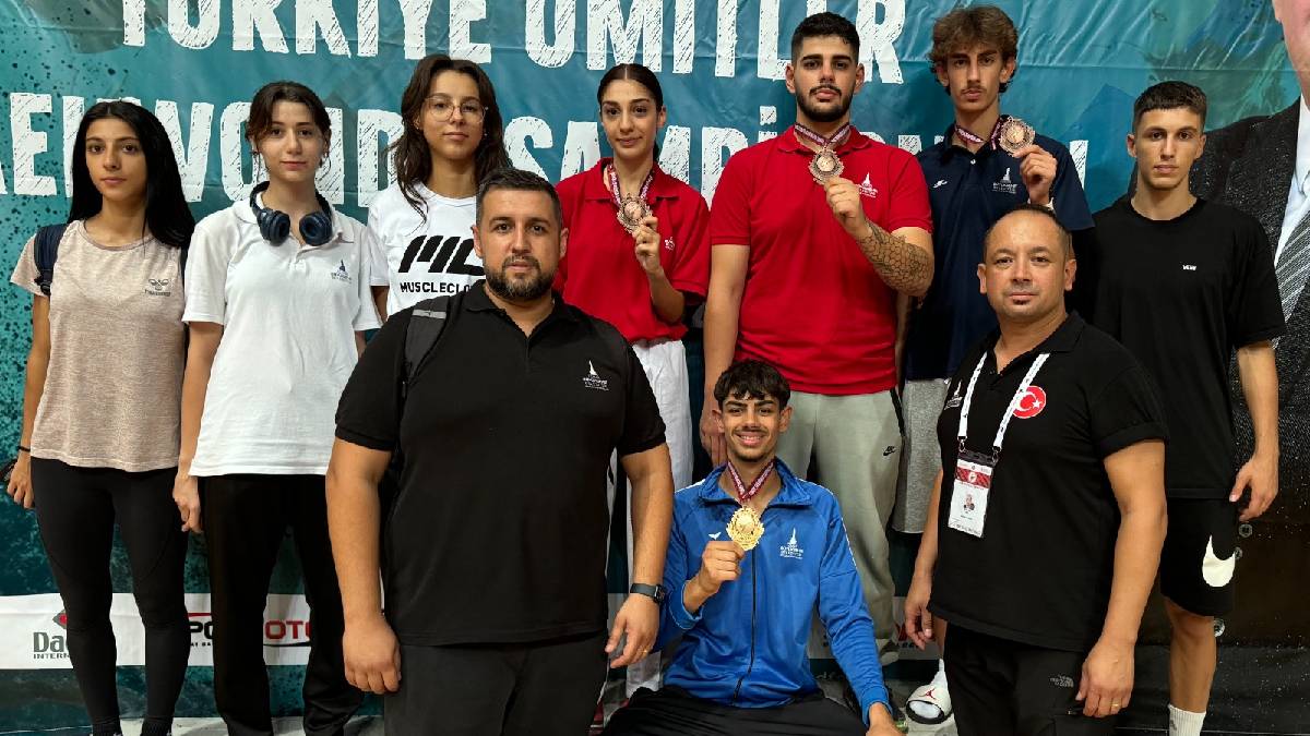 İzmirli sporcular madalyalarla döndü