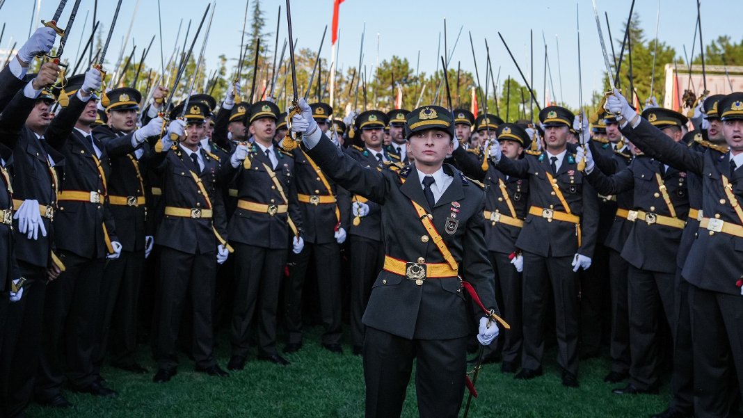 MSB'den 'teğmenlerin yemini' açıklaması: İşlem yapılacak