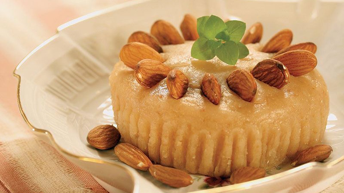 Helvayı Edirne usulü deneyin, tabak tabak yiyeceksiniz! Yumuşacık Gazi helvası tarifi...