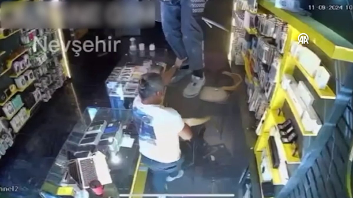 Nevşehir’de sayaç görevlisi zeminde asılı kaldı: O anlar kamerada