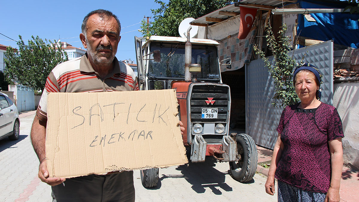 'Ben şerefli bir Türk çiftçisiyim' diyerek isyan etti! 40 yıllık traktörünü satışa çıkardı