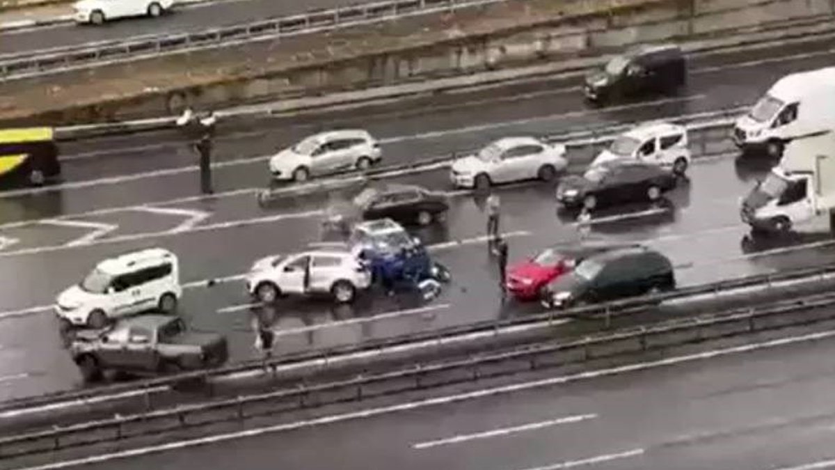 TEM'de zincirleme kaza: Ölü ve yaralılar var