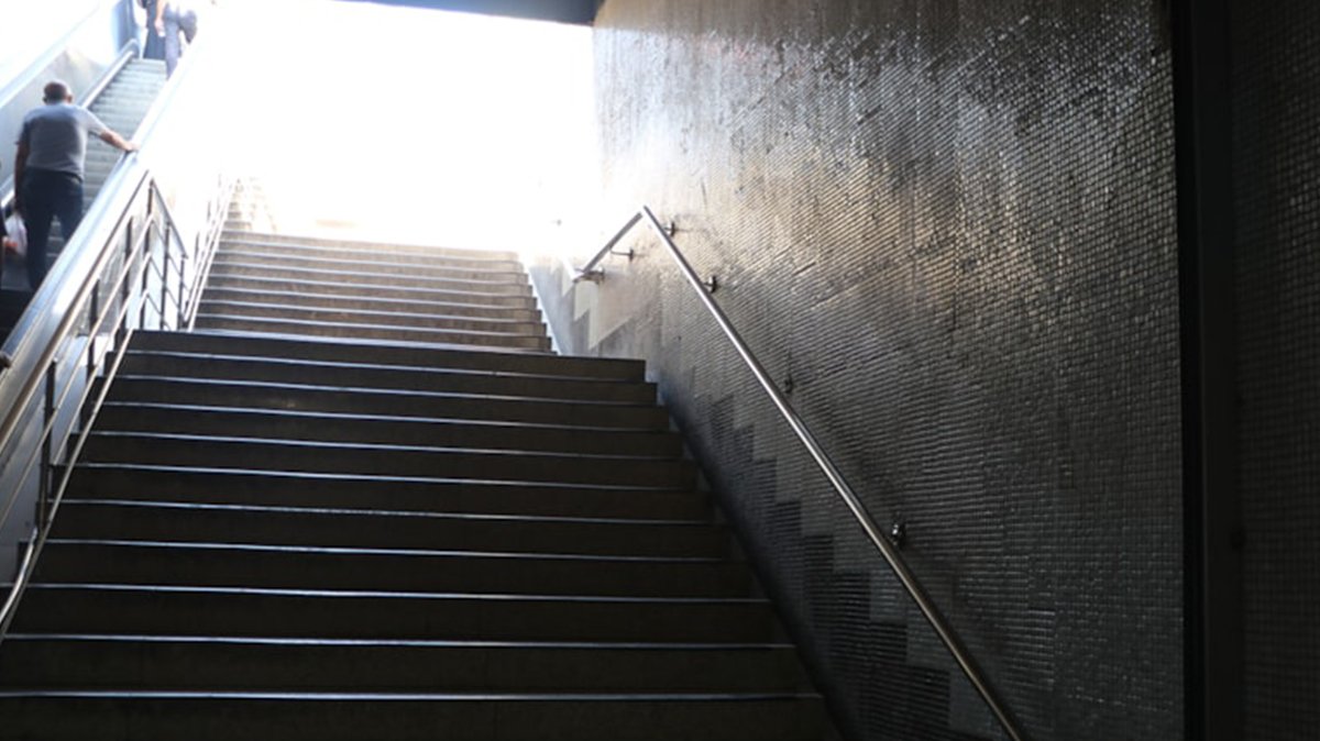 Kadın cinayetleri engellenemiyor! Metroda katletti