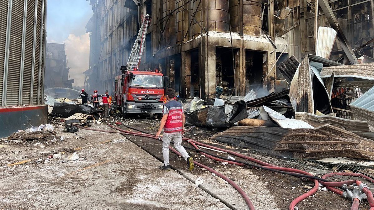 Sakarya'da fabrikada patlama: 1 ölü, 30 yaralı