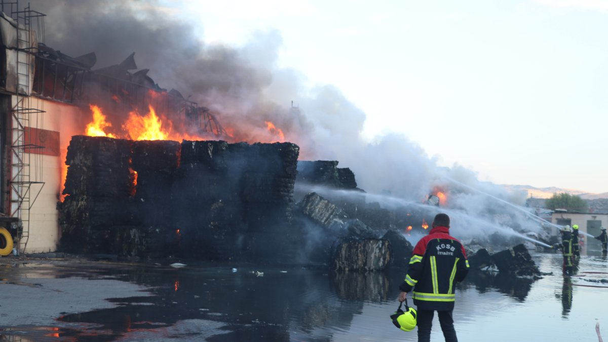 Kayseri’de keçe fabrikasında yangın