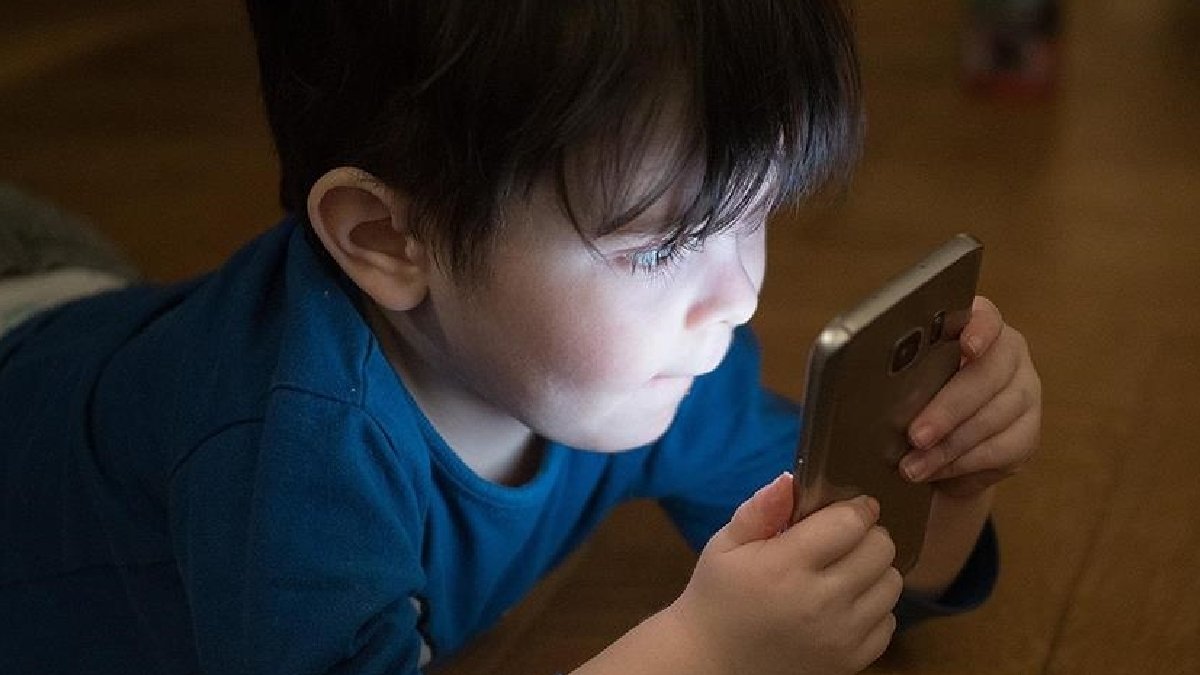 Uzmanlardan sosyal medya uyarısı: Çocuklar kaç yaşında kullanabilir?