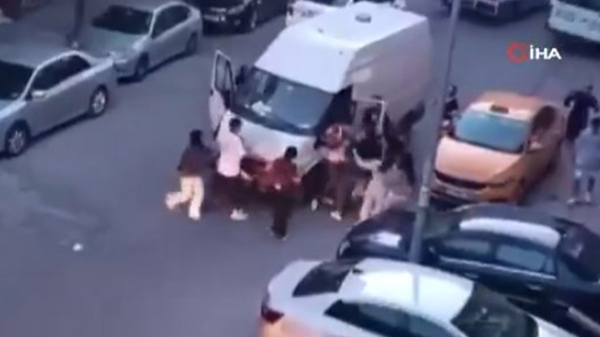 Esenyurt'ta kavga! Ortalık savaş alanına döndü