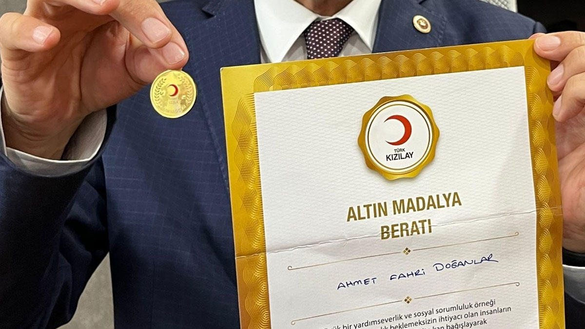 Kızılay 35 kez kan veren vatandaşlara altın madalya vadetmişti... ‘Altın madalya’ gümüş çıktı