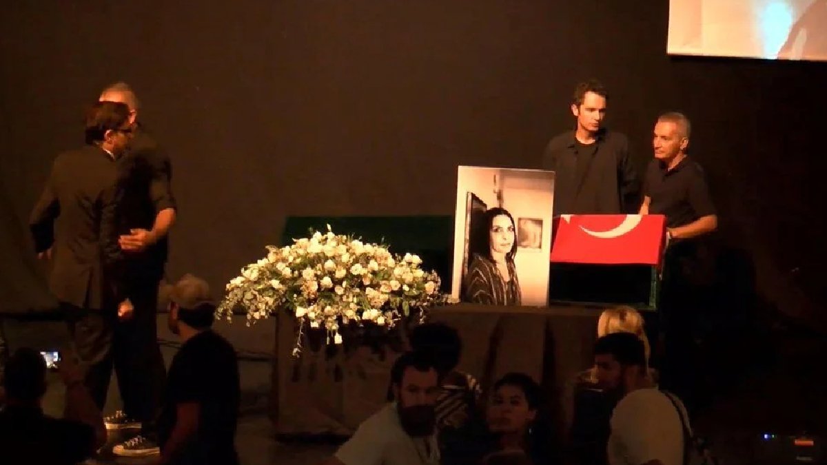 Tomris Giritlioğlu için İstanbul Devlet Tiyatrosu'nda tören düzenlendi